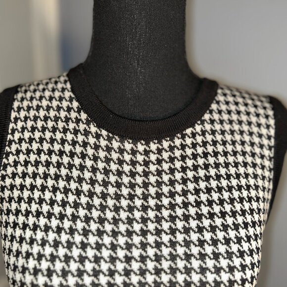 St John Sport Houndstooth Crew Neck Sweater Vest, Size Small - Picture 7 of 7
